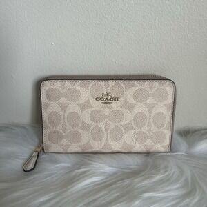 Coach Medium Zip Around Wallet Signature Canvas Khaki Taupe C4124